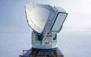 The South Pole Telescope.  Credit: John Mallon III, National Science Foundation