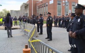 Baltimore police standing guard outside of the Baltimore Police Station during protests. Image-VOA