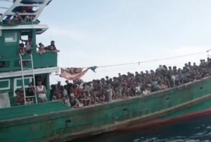 Thai officials discovered a vessel with hundreds off migrants aboard adrift. The occupants had run out of water  and had also run  out of food approximately 10 days ago, they reported. Image-VOA