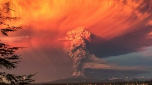 An eruption of the Calbuco Volcano in southern Chile. A team of astronomers led by the UW’s Amit Misra used data from volcanic eruptions on Earth to predict what an Earth-like exoplanet might look like during such eruptions.Wikimedia commons