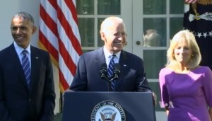 Biden, with his wife, Jill, and President Barack Obama at the White House Rose Garden announcing he will not run. Image-VOA