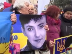 Ukrainian demonstrators holding placard with image of Nadiya Savchenko. Image-Screenshot Euronews video