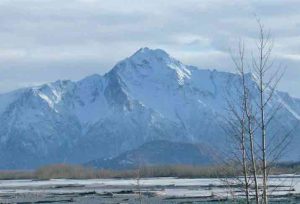 Pioneer Peak, near Anchorage. Image-Xnatedawgx/Creative Commons.