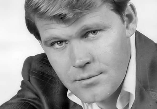 Iconic  Country/Pop Singer Glen Campbell, Dead at 81
