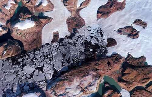 Huge hidden flood bursts through the Greenland ice sheet surface
