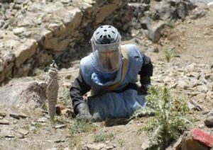 Clearing landmines. Image-Human Rights Watch/Twitter