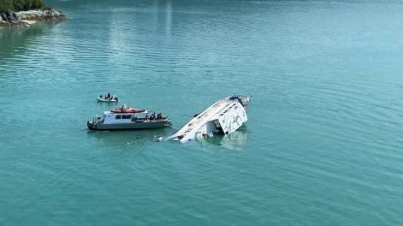 Coast Guard, good Samaritan rescue 4 from capsized boat in Glacier Bay National Park