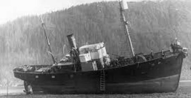 The Tanginak on the beach at Lawton Creek in 1907. Image-Alaska State Library