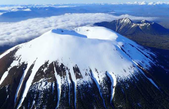 Research reveals magma activity beneath Mount Edgecumbe
