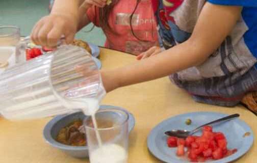 Delay serving sugary foods and drinks to little kids