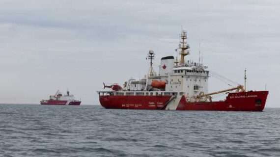 U.S., Canadian icebreakers conduct operation, rendezvous en route to Arctic Ocean