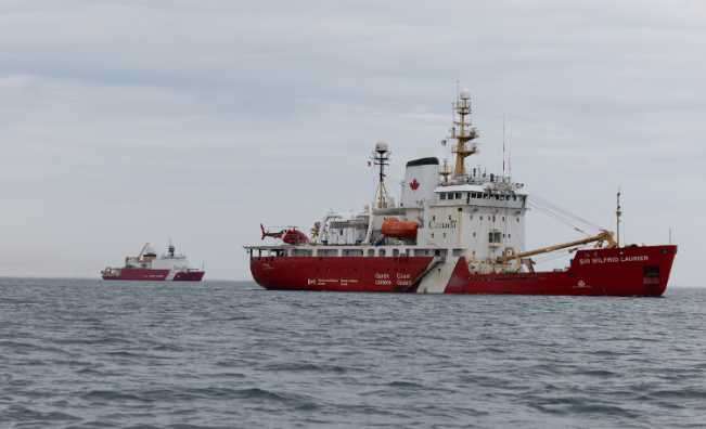 U.S., Canadian icebreakers conduct operation, rendezvous en route to Arctic Ocean