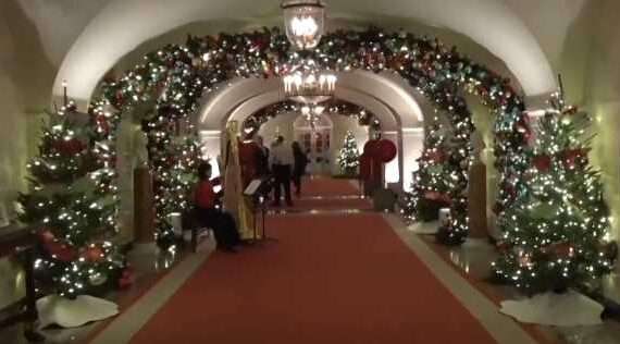 Hundreds of Volunteers Get White House Ready for Christmas