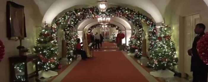Hundreds of Volunteers Get White House Ready for Christmas