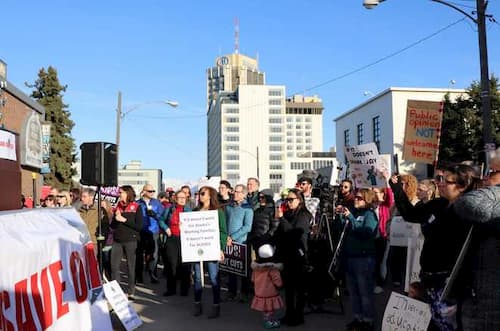 Alaskans Show Unity in Protest to Closed Door Townhalls