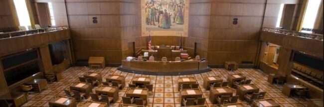 This photo shows the empty floor of the Oregon State Senate. (Photo: Cacophony/Wikimedia Commons)
