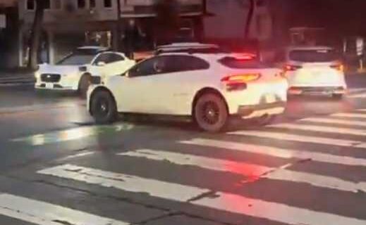 ‘Stuck and Confused’ Waymo Robotaxis Snarl San Francisco Traffic During Massive Blackout