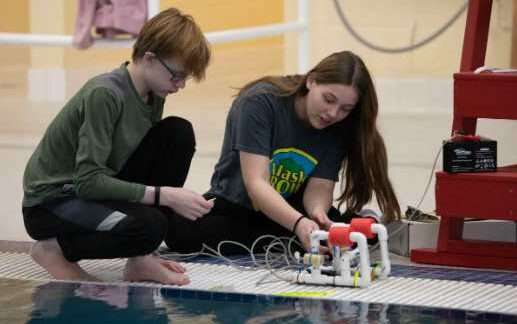 Petersburg youth dive into science by building ROVs