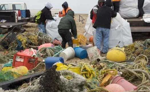 Community-led projects to remove marine debris around Alaska