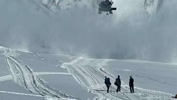 Alaska Air National Guardsmen conduct hoist rescue at Hatcher Pass