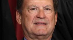 Alito Temporarily Reinstates Texas’ Trump-Requested Redrawn Maps